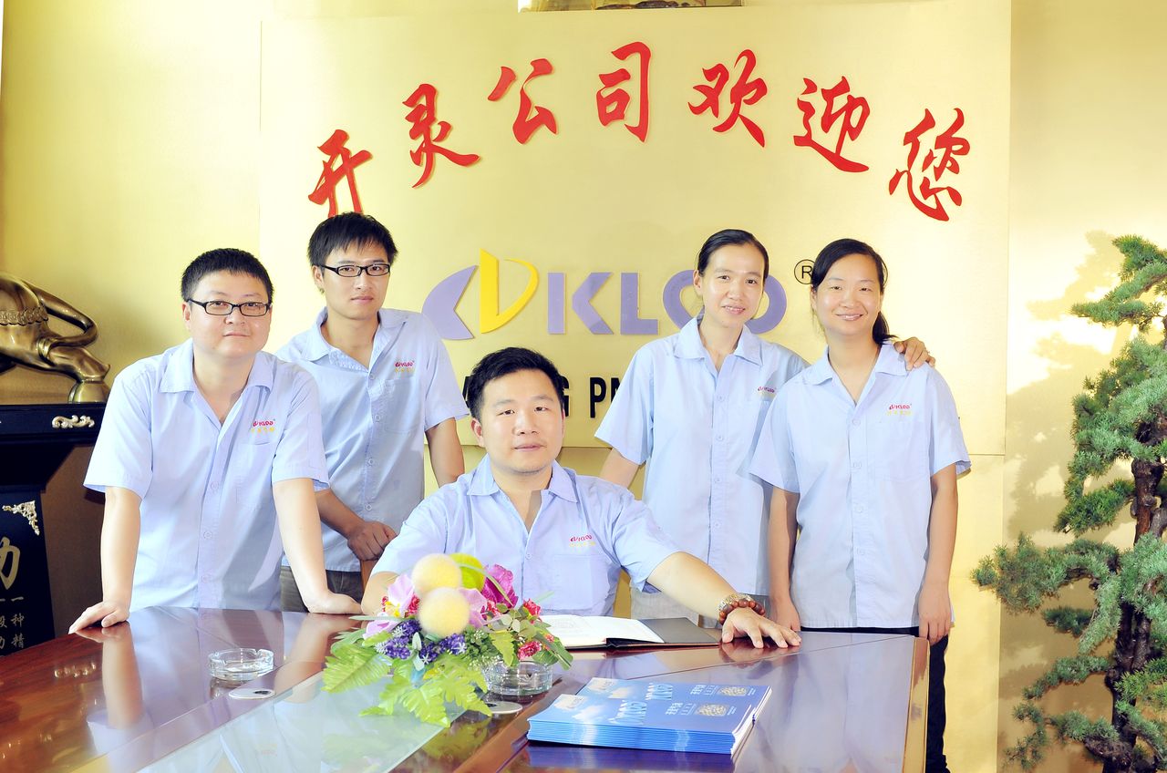 The Kailing team in front of the factory